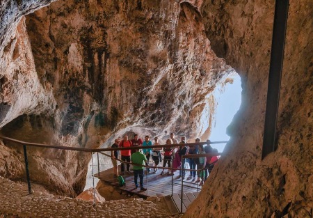 Cave-Chasm of La Serreta